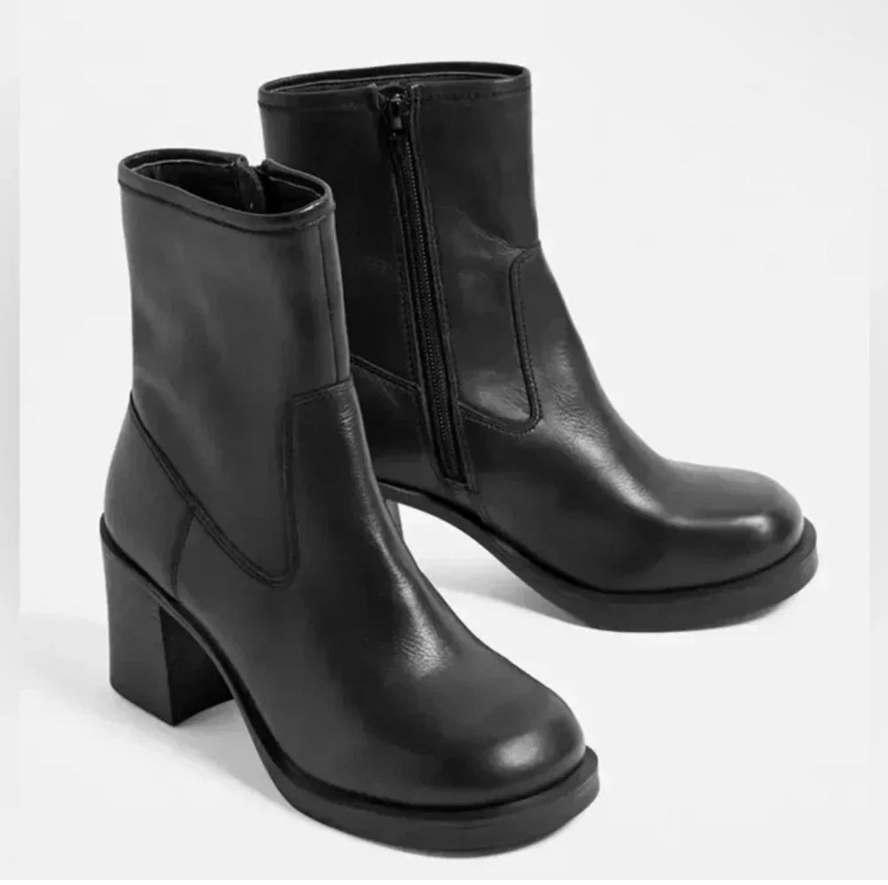 Urban Outfitters Beau Square
Toe Heeled Black Boot