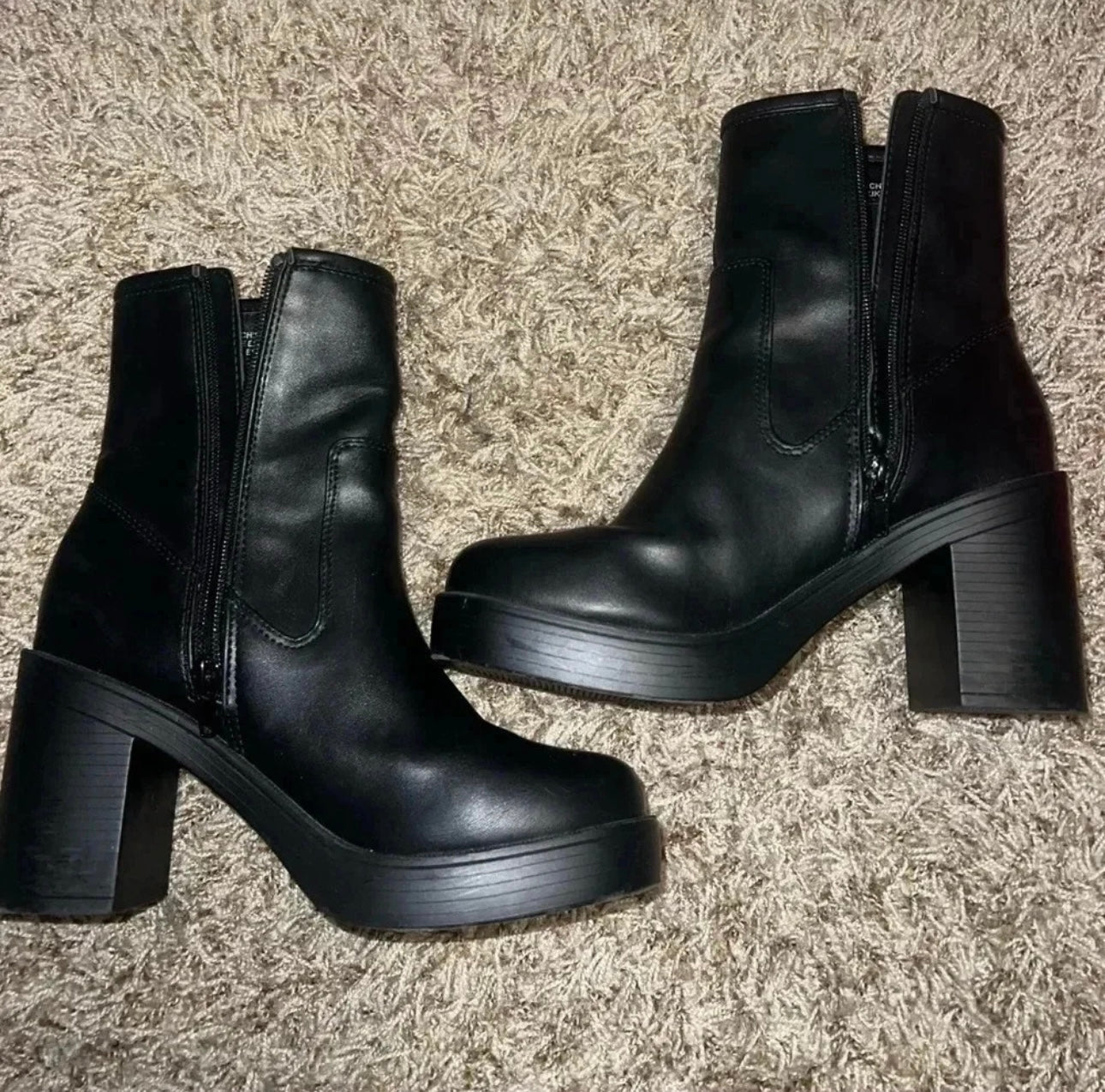 Urban Outfitters Beau Square
Toe Heeled Black Boot